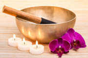 Massage bien-être avec bol chantant tibétain Massage bien-être avec bol chantant tibétain